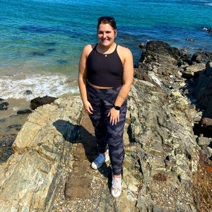 Meet your Posher, Olyvia